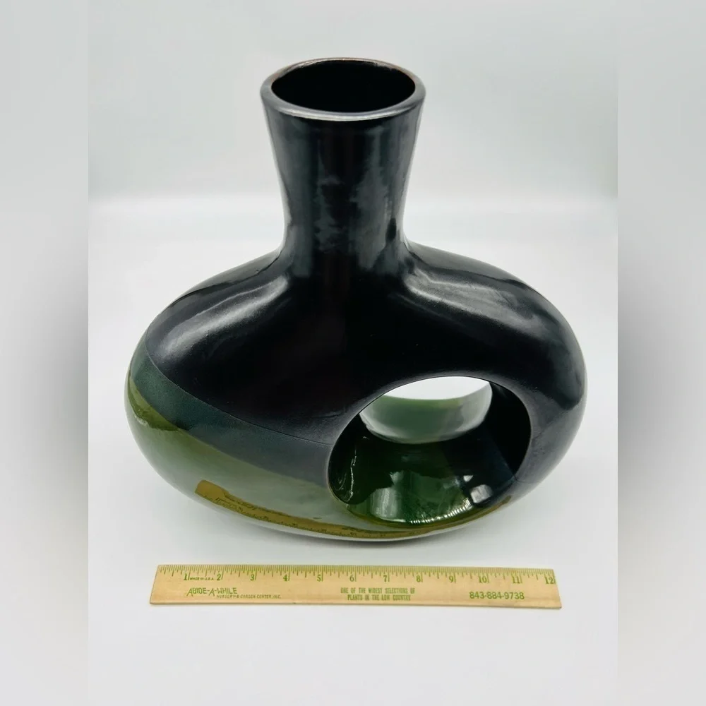 unique pottery home accent conversation piece in excellent condition